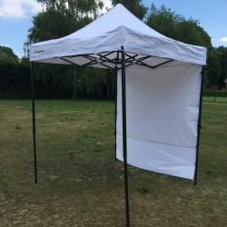 Tonnelle pliante - 2m x 2m - livrée - montée