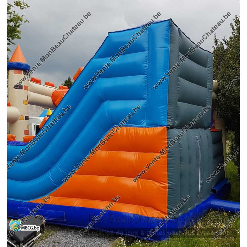 Le Château gonflable Combo Donjon couvert toboggan a vendre occasion