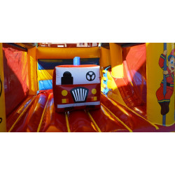 l'intérieur du château gonflable MultiFun pompier