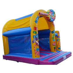 château gonflable couvert