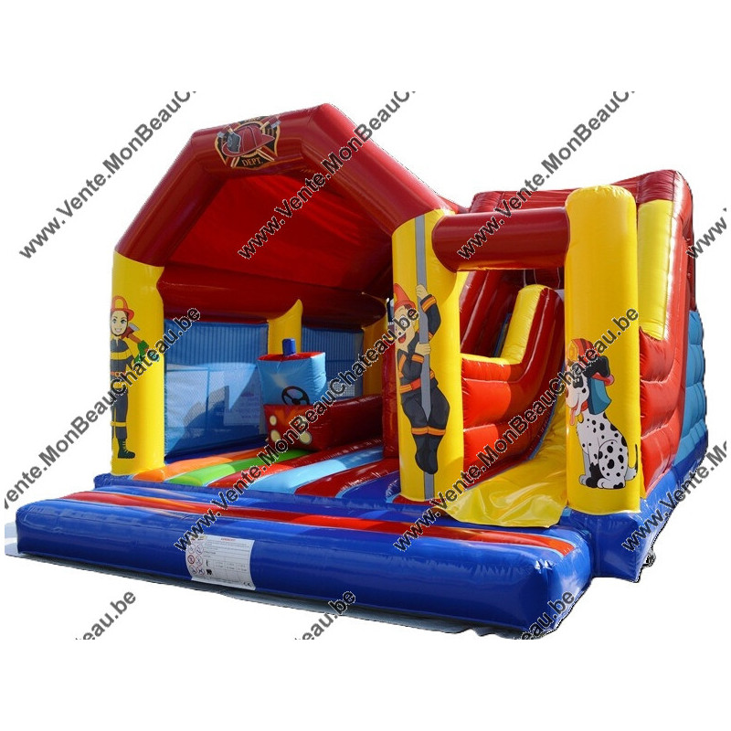 un château gonflable pour faire rêver les petits garçons, un décor de pompier!