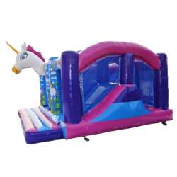 une grande licorne qui surplombe l'entrée - vente de châteaux gonflable