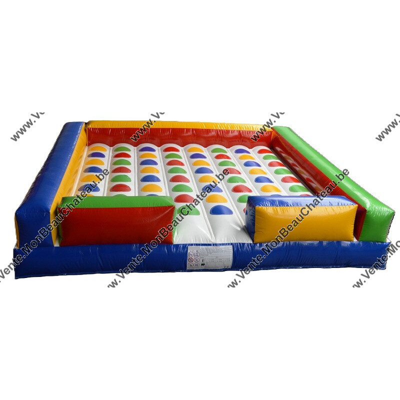 le célèbre jeu Twister en version gonflable