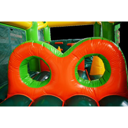 détails de l'intérieur du parcours d'obstacle Jungle