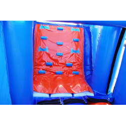 l'escalier donnant accès au toboggan