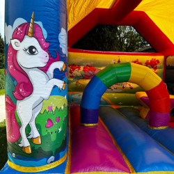 le Fiesta Licorne - château gonflable d'occasion à vendre