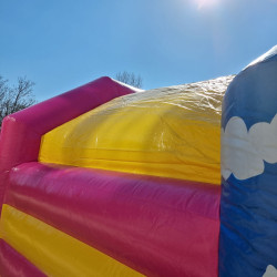 château gonflable avec toit