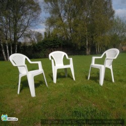 chaise de jardin blanche